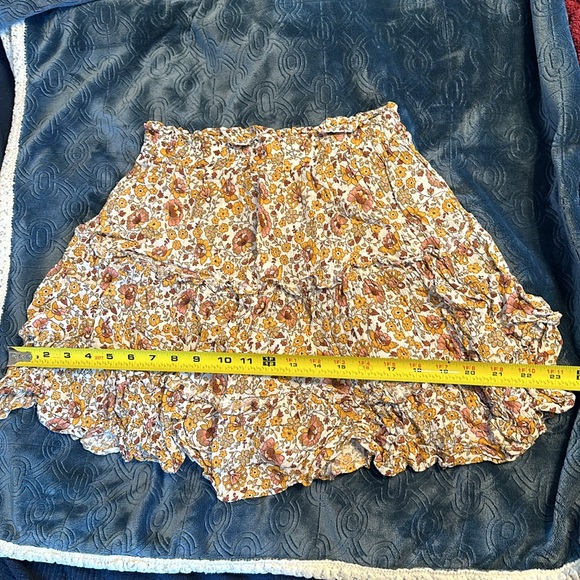 Cynthia Rowley Floral Mini Skirt!! - Picture 5 of 6